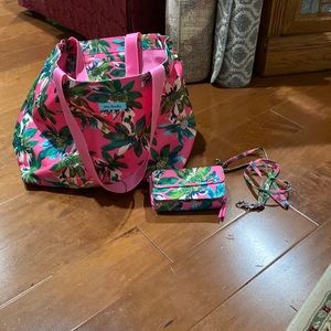 Vera Bradley Large Tote with matching wristlet/crossbody